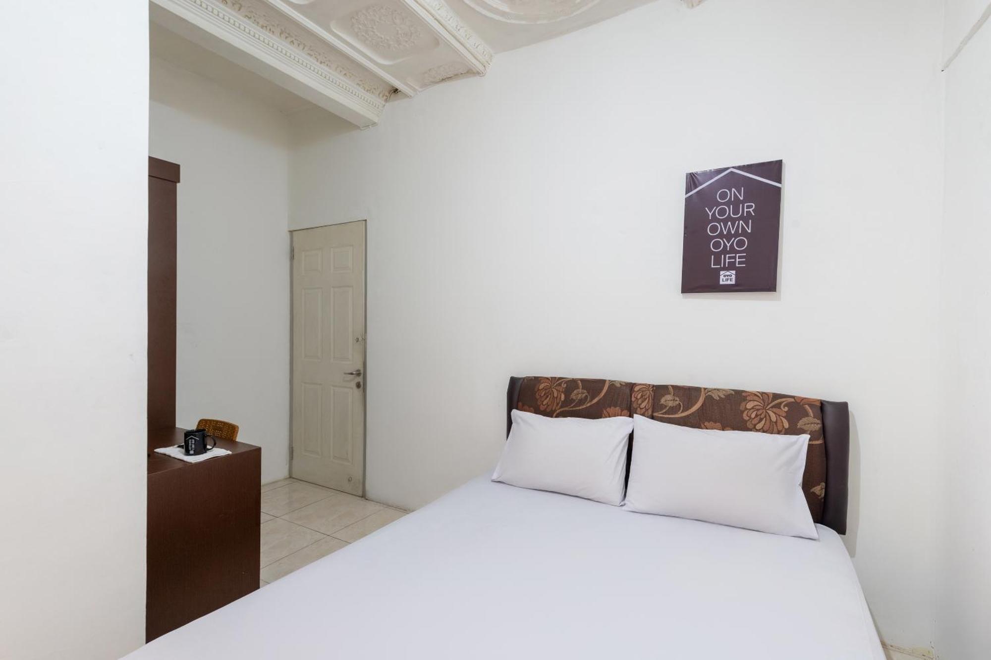 Hotel Oyo 1102 Griya Aisyah Syariah 1 Surabaya Esterno foto