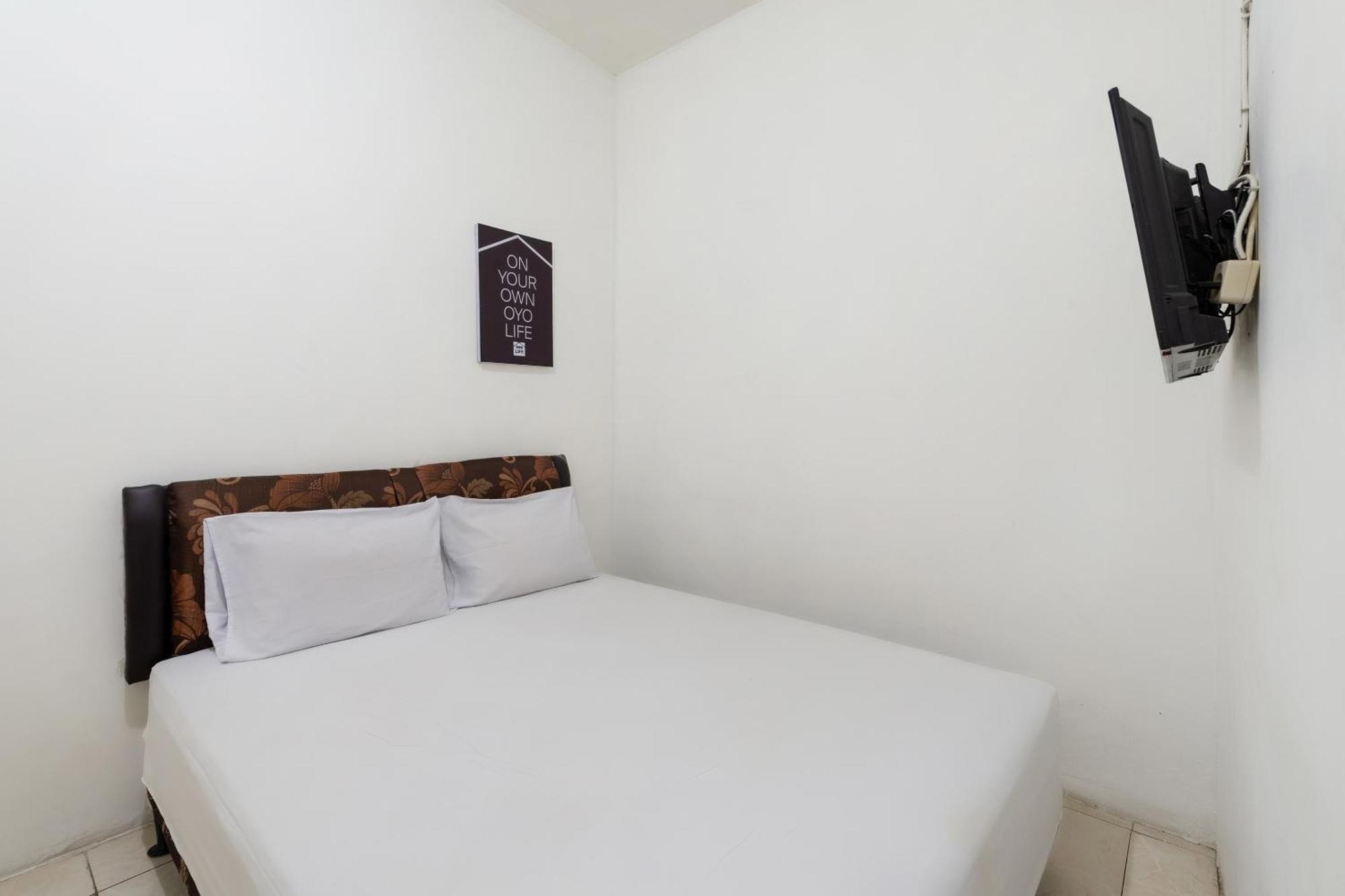 Hotel Oyo 1102 Griya Aisyah Syariah 1 Surabaya Esterno foto