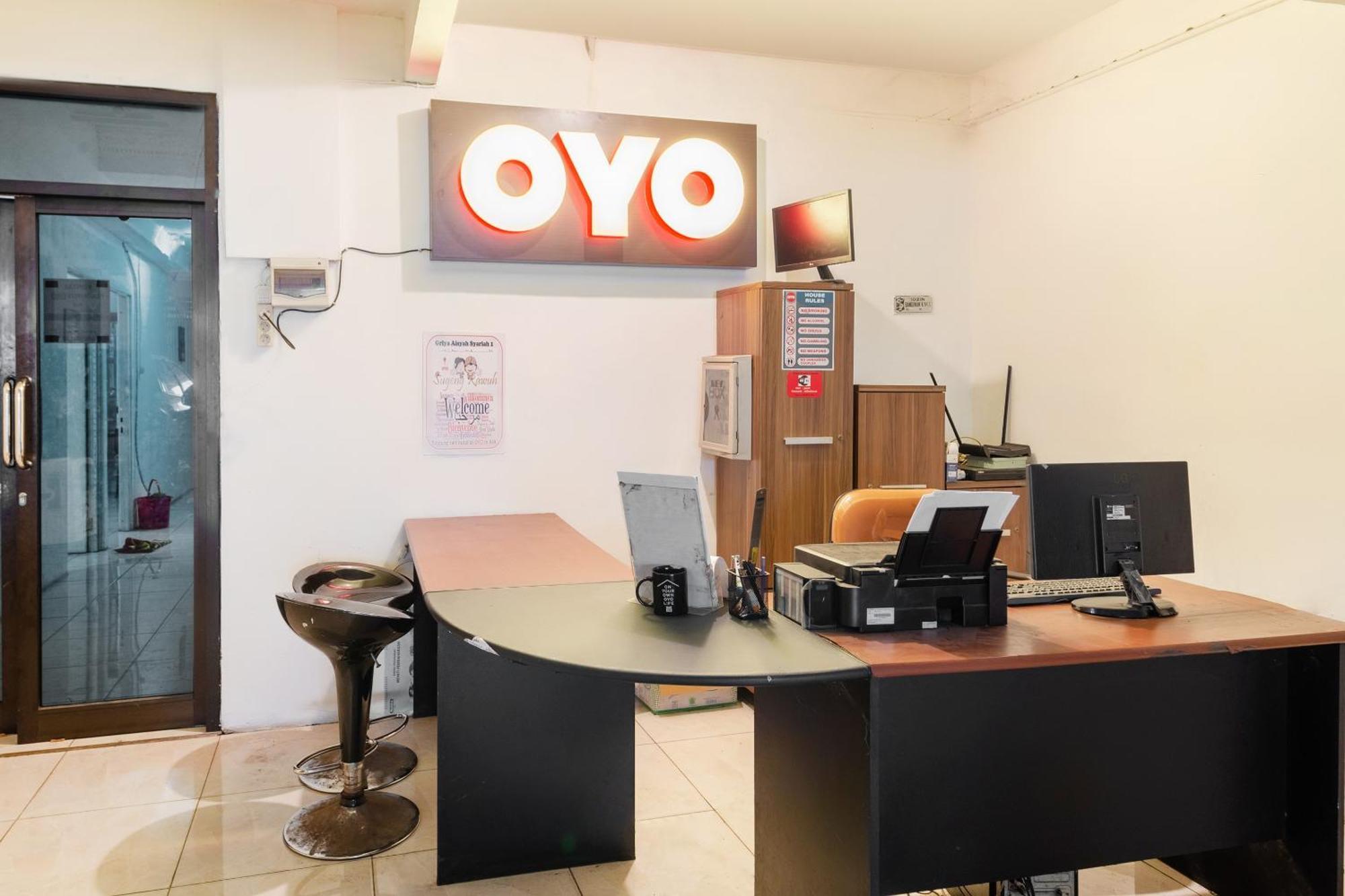 Hotel Oyo 1102 Griya Aisyah Syariah 1 Surabaya Esterno foto