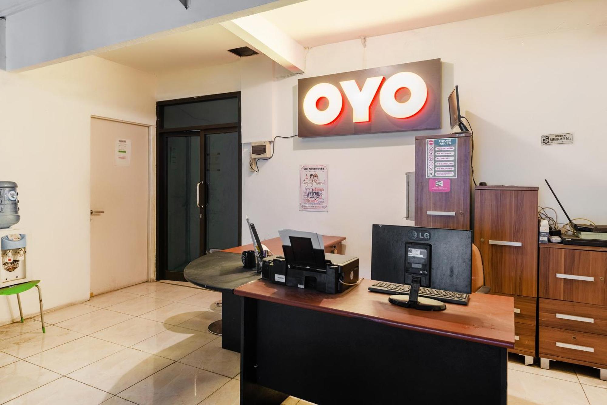 Hotel Oyo 1102 Griya Aisyah Syariah 1 Surabaya Esterno foto