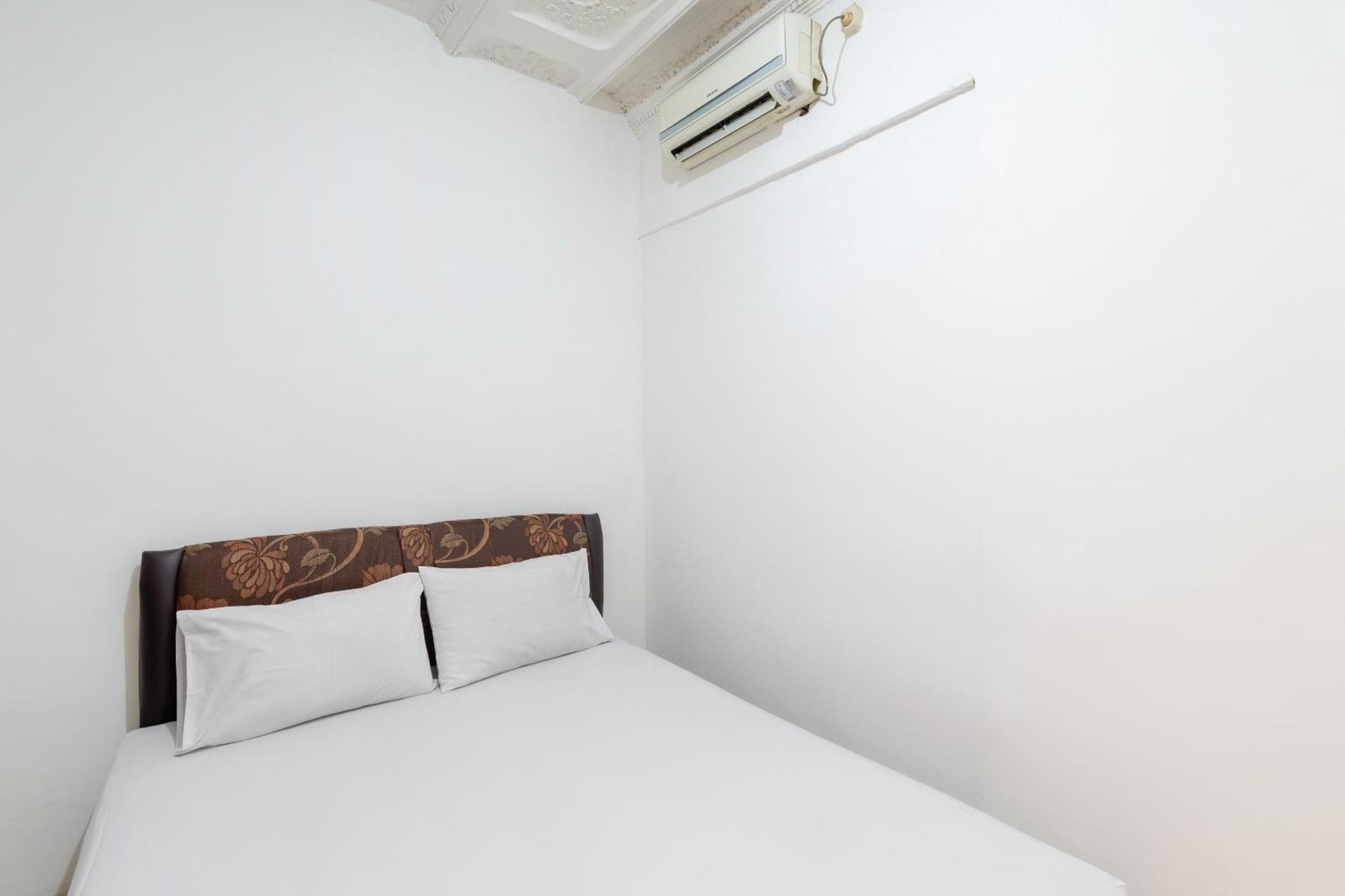 Hotel Oyo 1102 Griya Aisyah Syariah 1 Surabaya Esterno foto