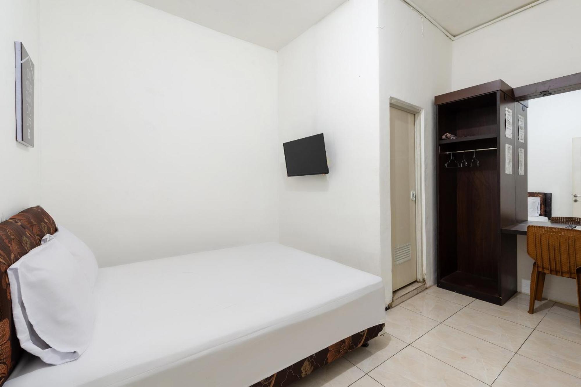 Hotel Oyo 1102 Griya Aisyah Syariah 1 Surabaya Esterno foto